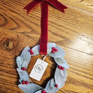 Small Festive Elephant Ear And Berry Holiday Wreath